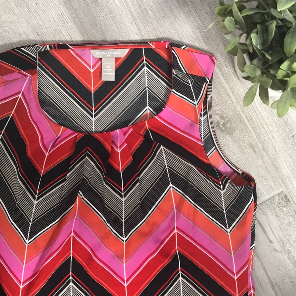 BANANA REPUBLIC sleeveless zig zag top - Picture 3 of 6
